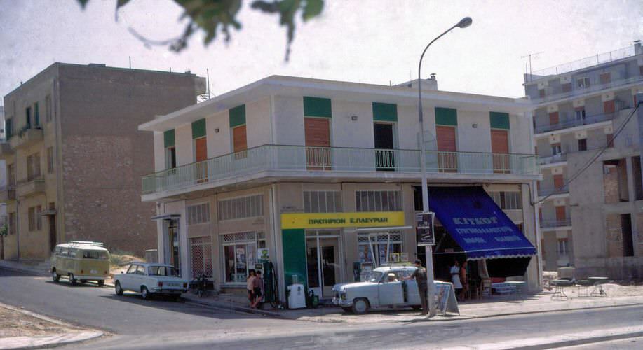 The corner of Aeoporou Papanastasiou and Mikalakopoulou Streets.
