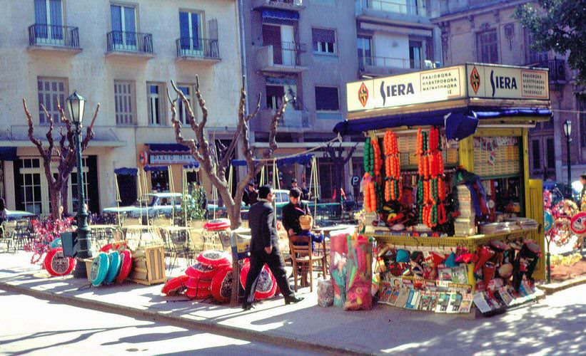 Apokreas: The square in the Plaka and the predecessor of Thanasis' periptero.