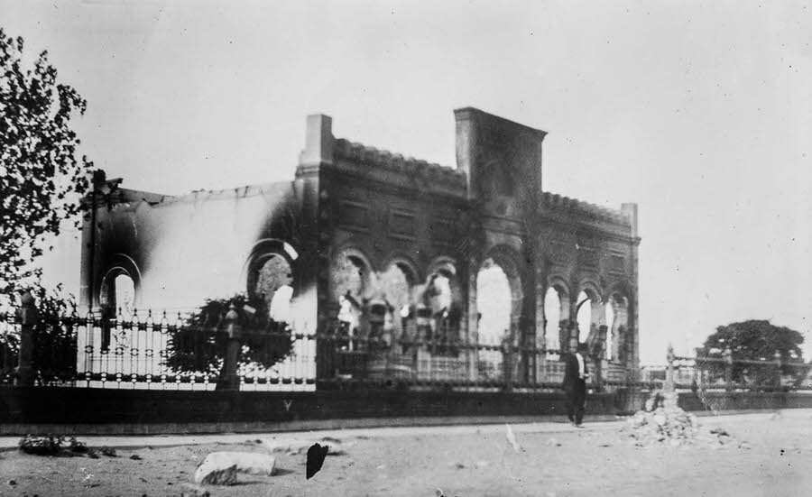 A Ciudad Juarez library is damaged by battle.