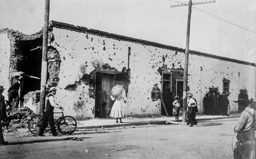 Ciudad Juarez residents explore a battle-damaged street.