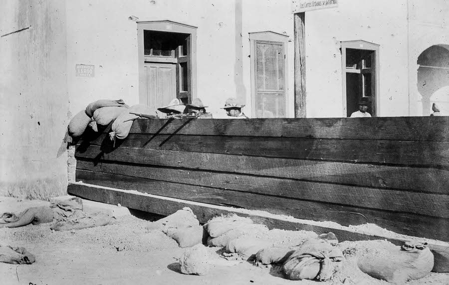 A federal barricade in Ciudad Juarez captured by rebels.