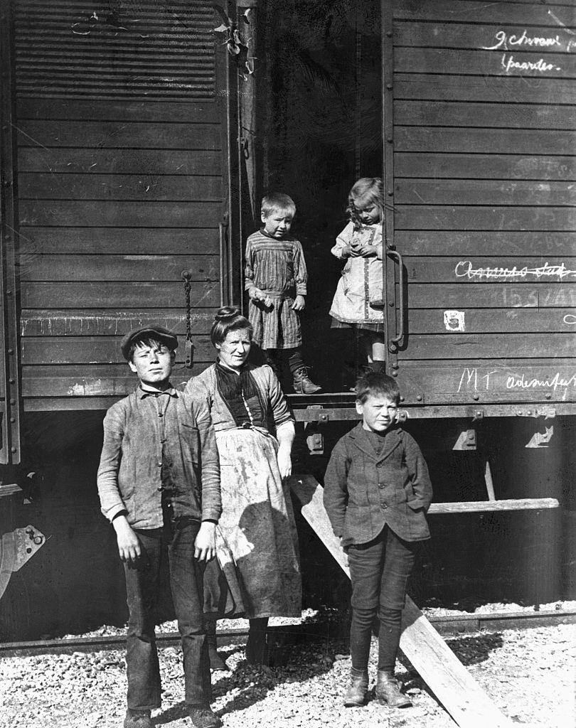 Thousands of Belgian refugees who have sought refuge in Holland during WWI.