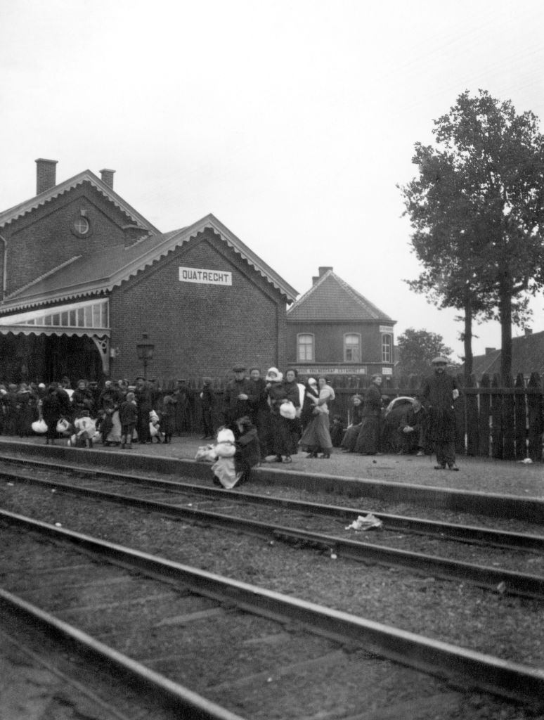 Refuges from Alost wait for trains at Quartrecht Station.