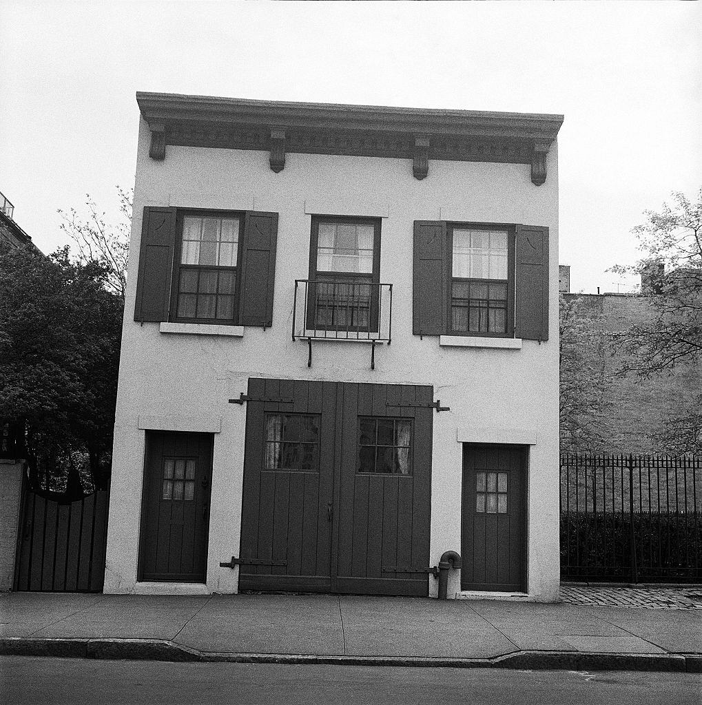 A view of a house in Brooklyn Heights in March 1958.