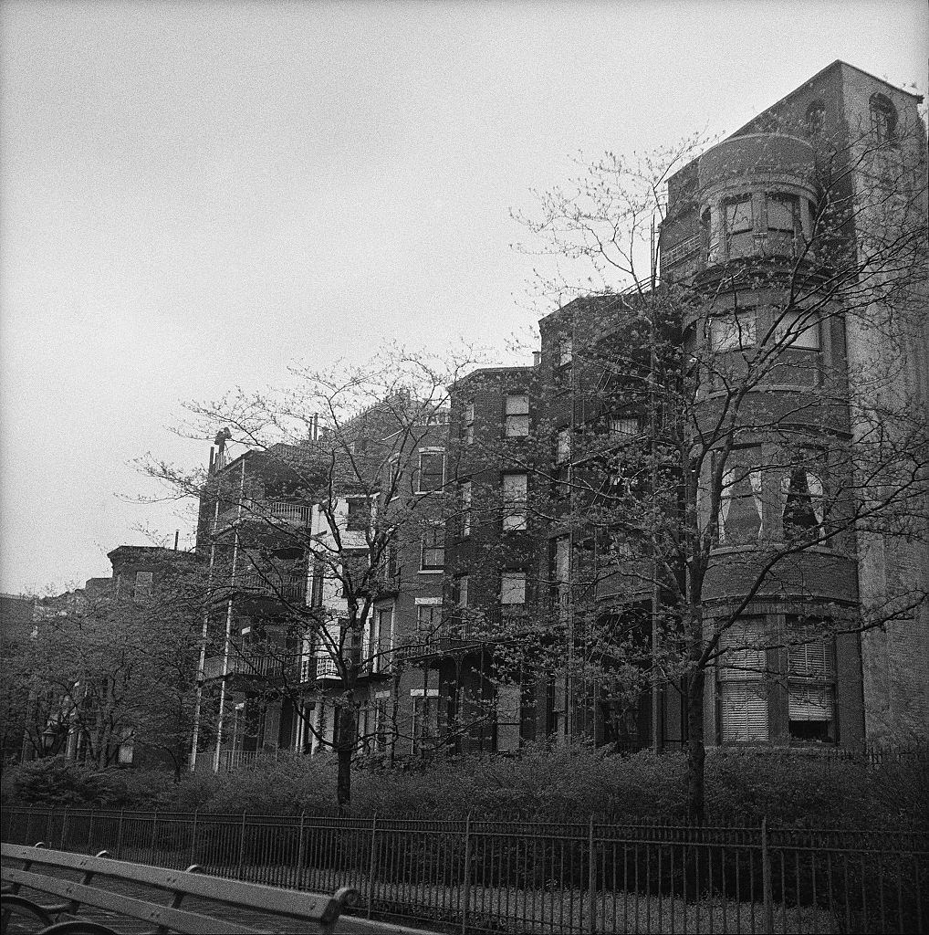 A view of apartment buildings in Brooklyn Heights, March 1958.