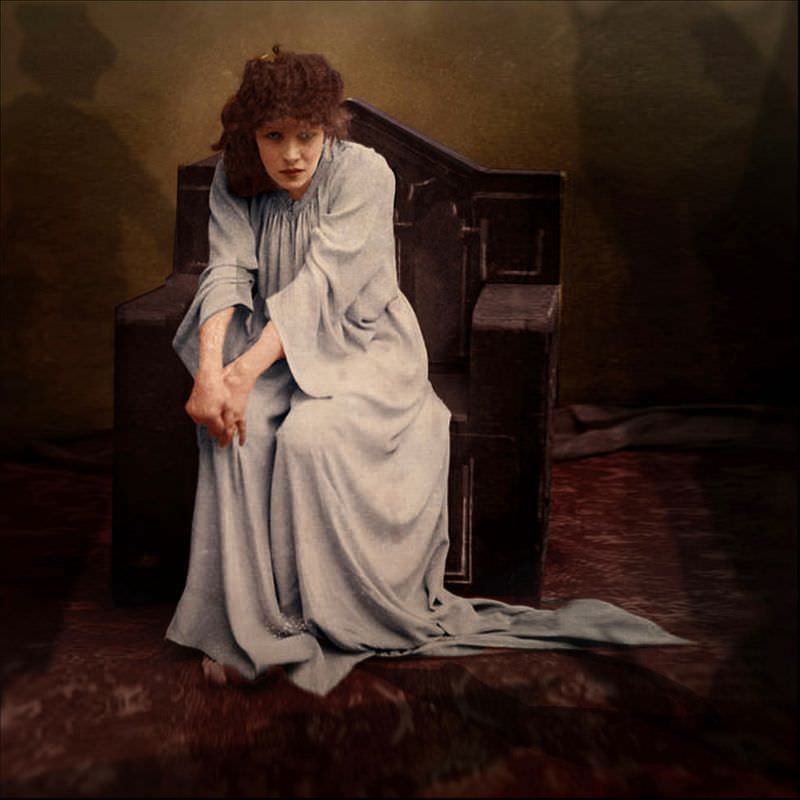 Sarah Bernhardt as Lady Macbeth, photographed by Nadar, 1884