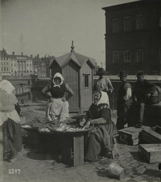 Fishermen's wives, Gammel Strand