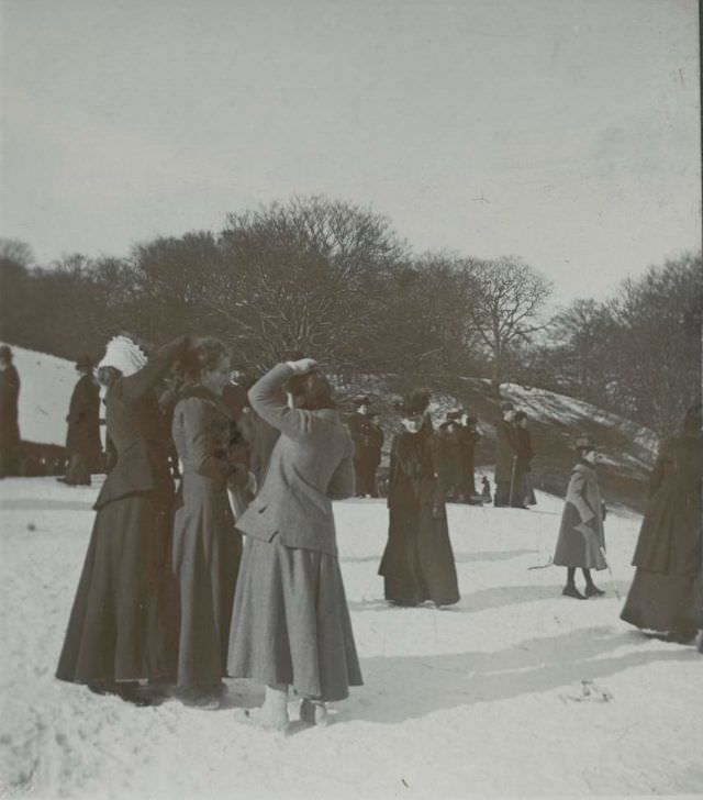 Sledding in Ulvedalene, Dyrehaven