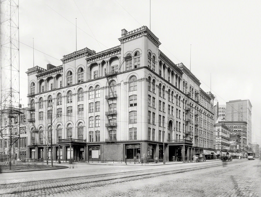 Hotel Cadillac, Washington Boulevard. Detroit circa 1899.