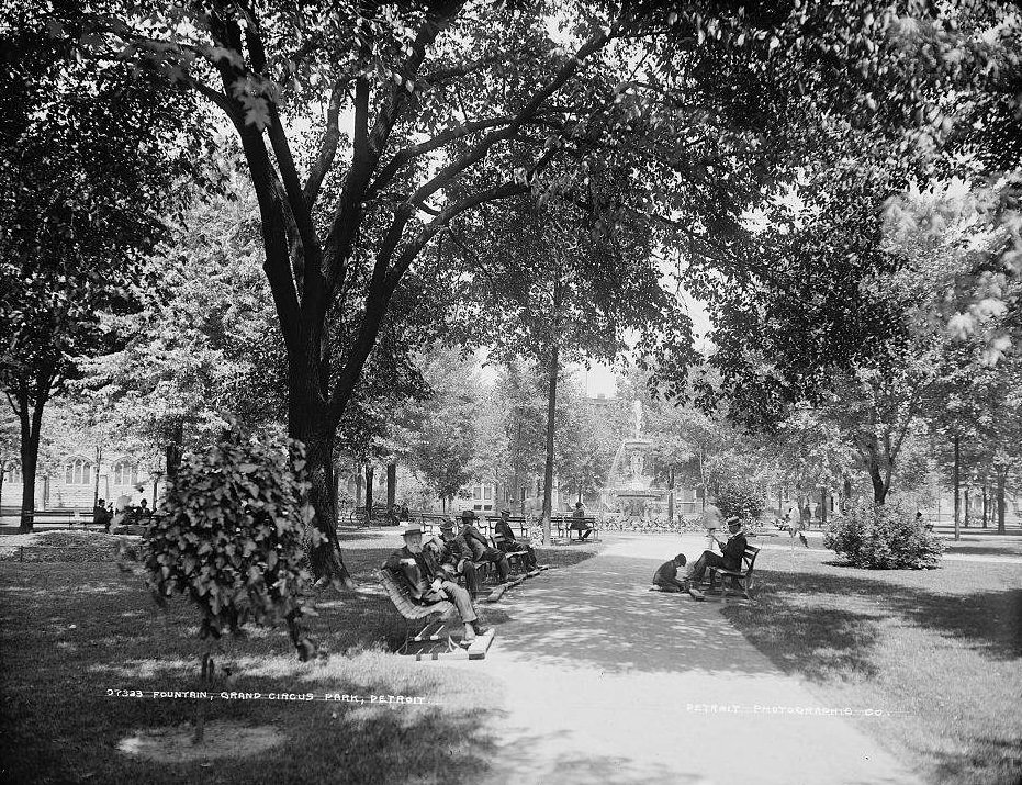 Grand Circus Park fountain in 1895