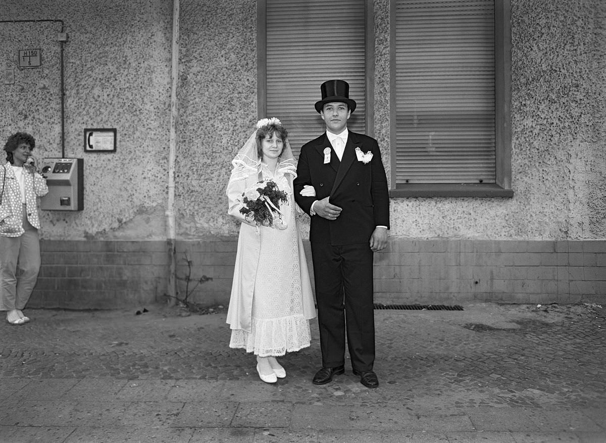 The bride and groom Frau and Herr Dressler, who have booked the package “traditional wedding, celebrating 750 years of Berlin.”