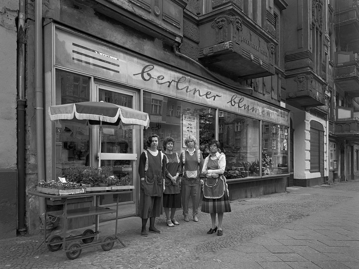 Employees of the cooperative “Berliner Blumen” (Berlin flowers), No. 18.