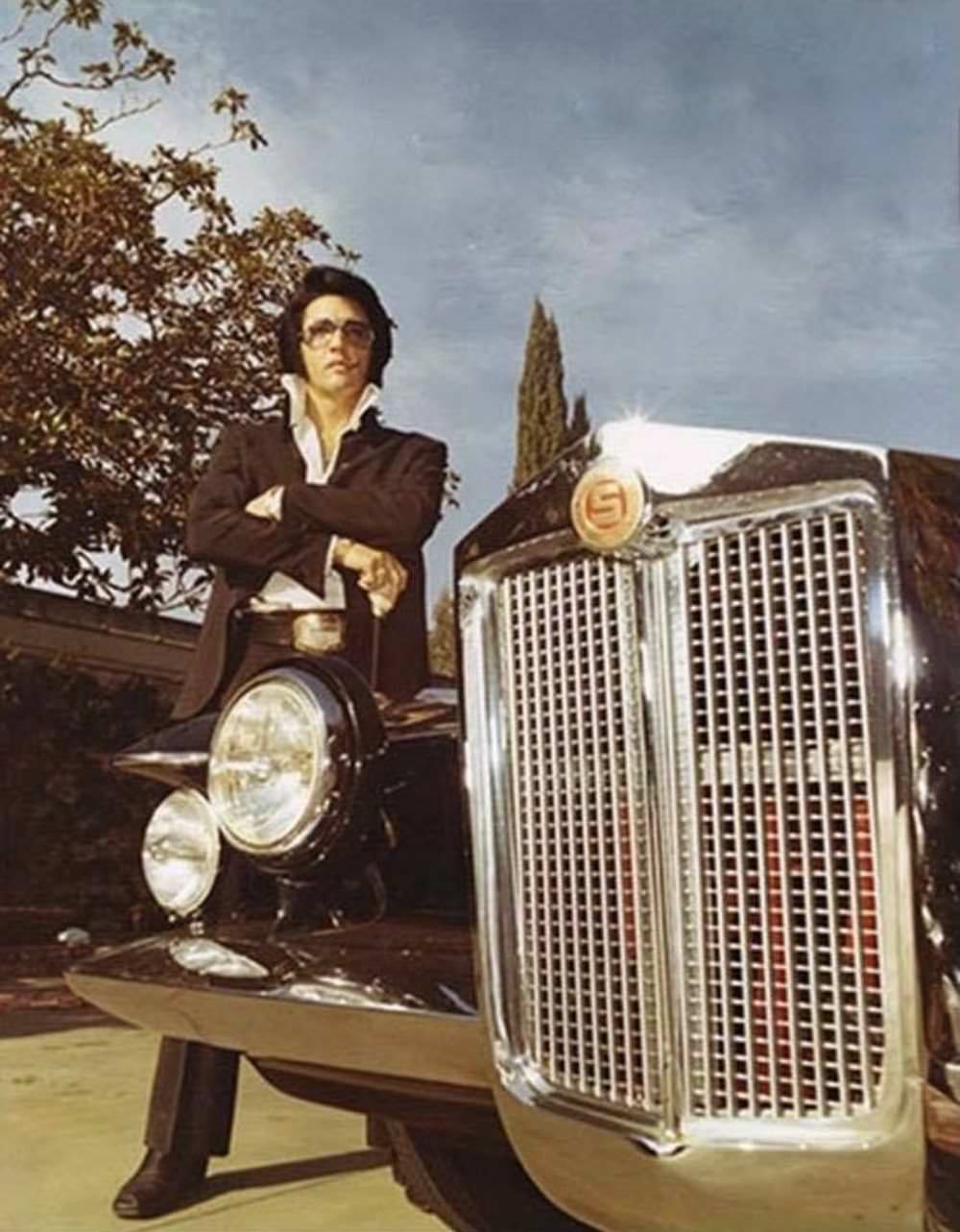 Press photo of Elvis with his first Stutz Blackhawk on October 9, 1970.