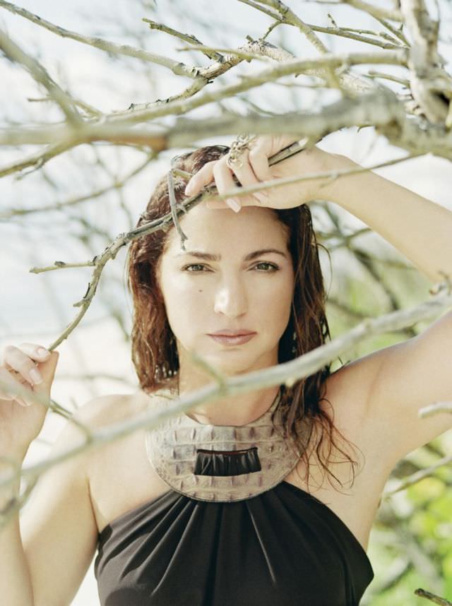 Gloria Estefan in black dress, 1984.