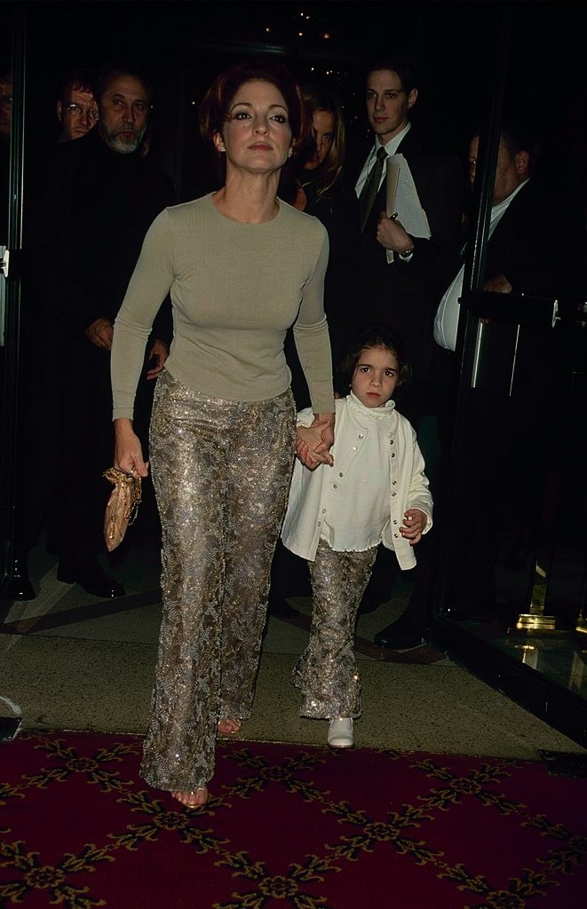 Gloria Estefan with her daughter, 1988.