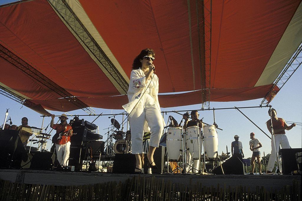 Gloria Estefan singing, 1986.