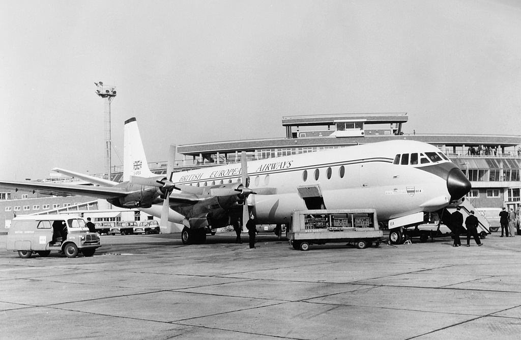 The Vickers Armstrong Vanguard four engined turboprop airliner about to depart London airport, 1959.