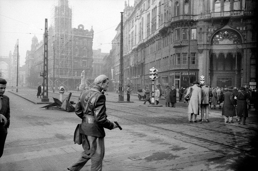 Rebels and citizens in the streets of the city. Budapest, 29th October 1956.