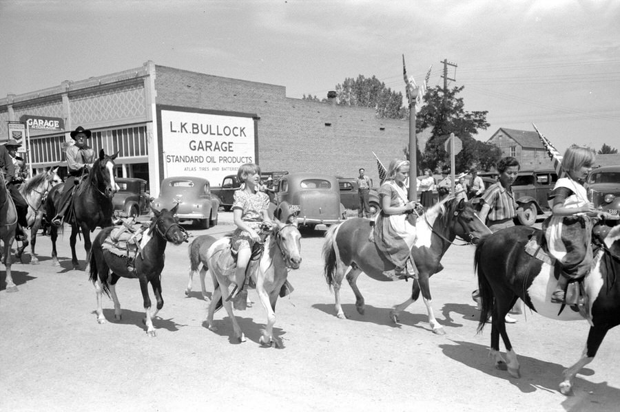 Children on ponies in the Vale Fourth of July parade.
