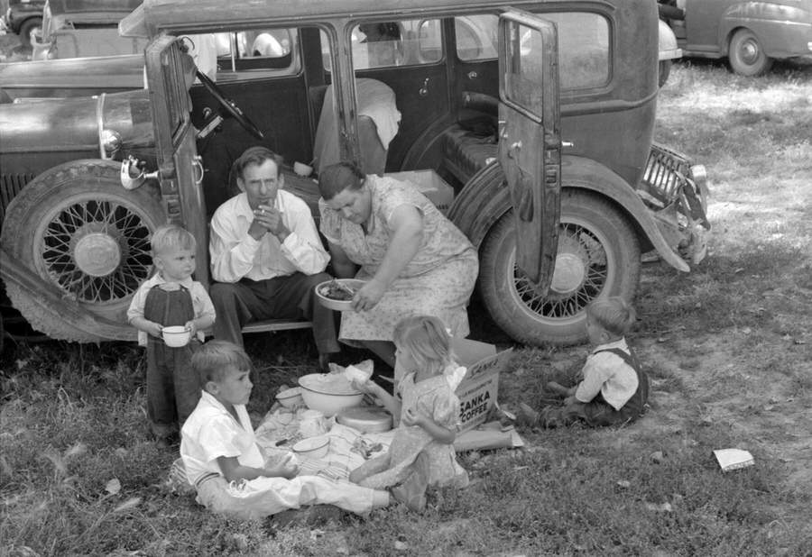 A family picnic, after the parade.