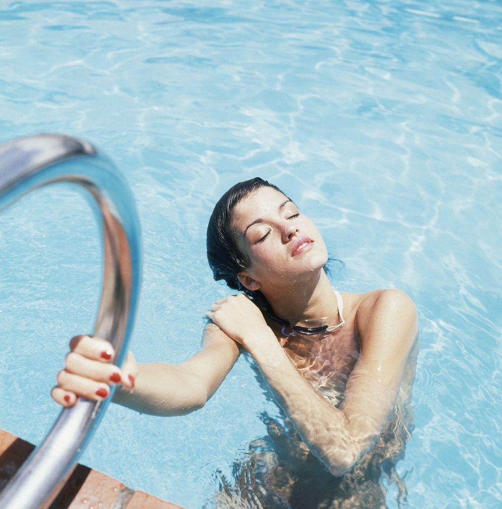 Janice Dickinson in a swimming pool, 1979.
