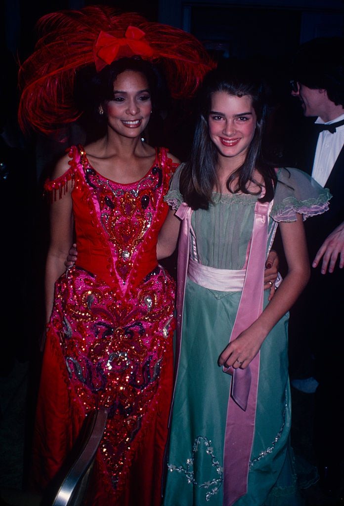 Jayne Kennedy with Brooke Shields, 1970.