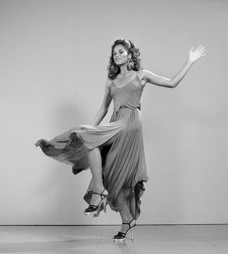 Jayne Kennedy dancing in high heels, 1977.