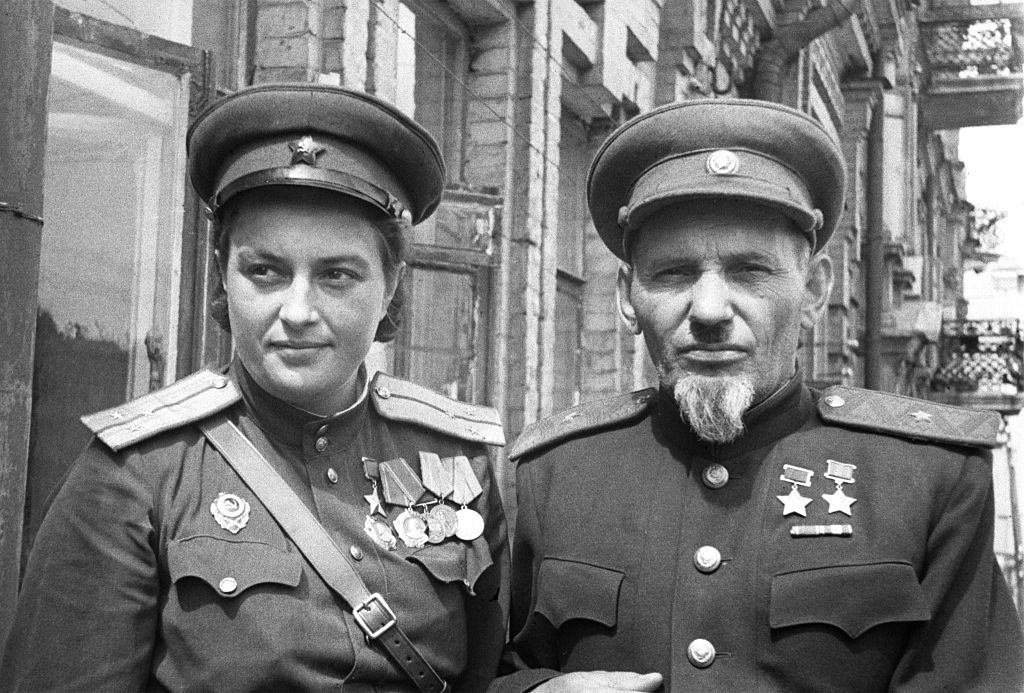 Lyudmila Pavlichenko with the Hero of the Soviet Union Major-General Sidor Kovpak, 1944.