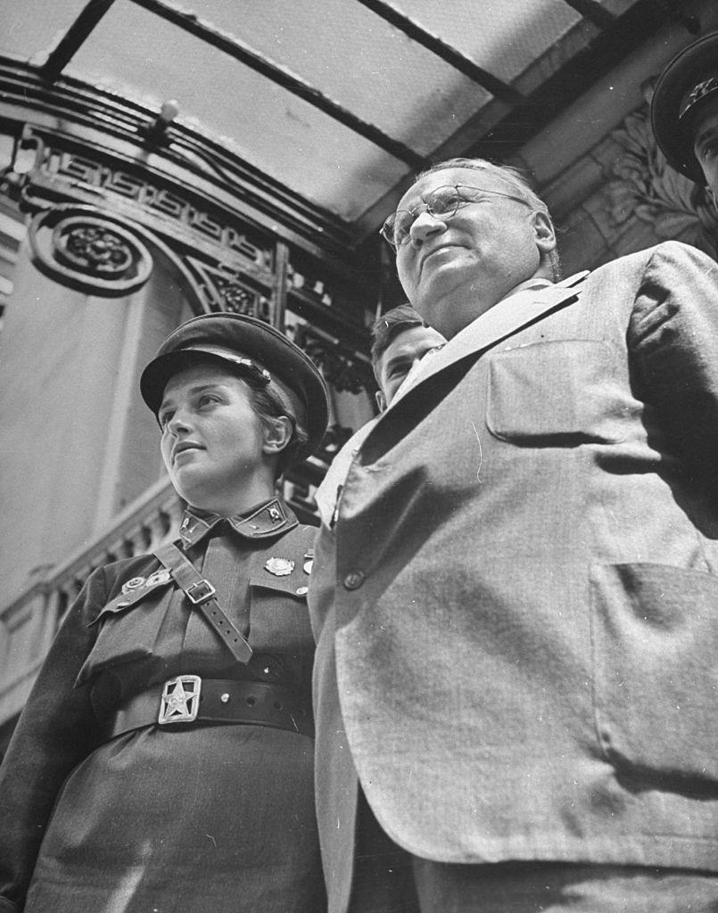 Lyudmila Pavlichenko with Maxim Litvinoff at the Russian Embassy, 1942.