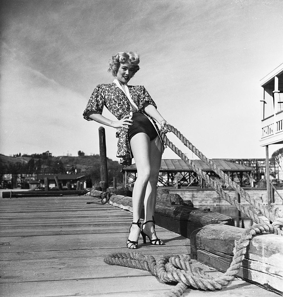 Mamie Van Doren pulling a rope, 1953.