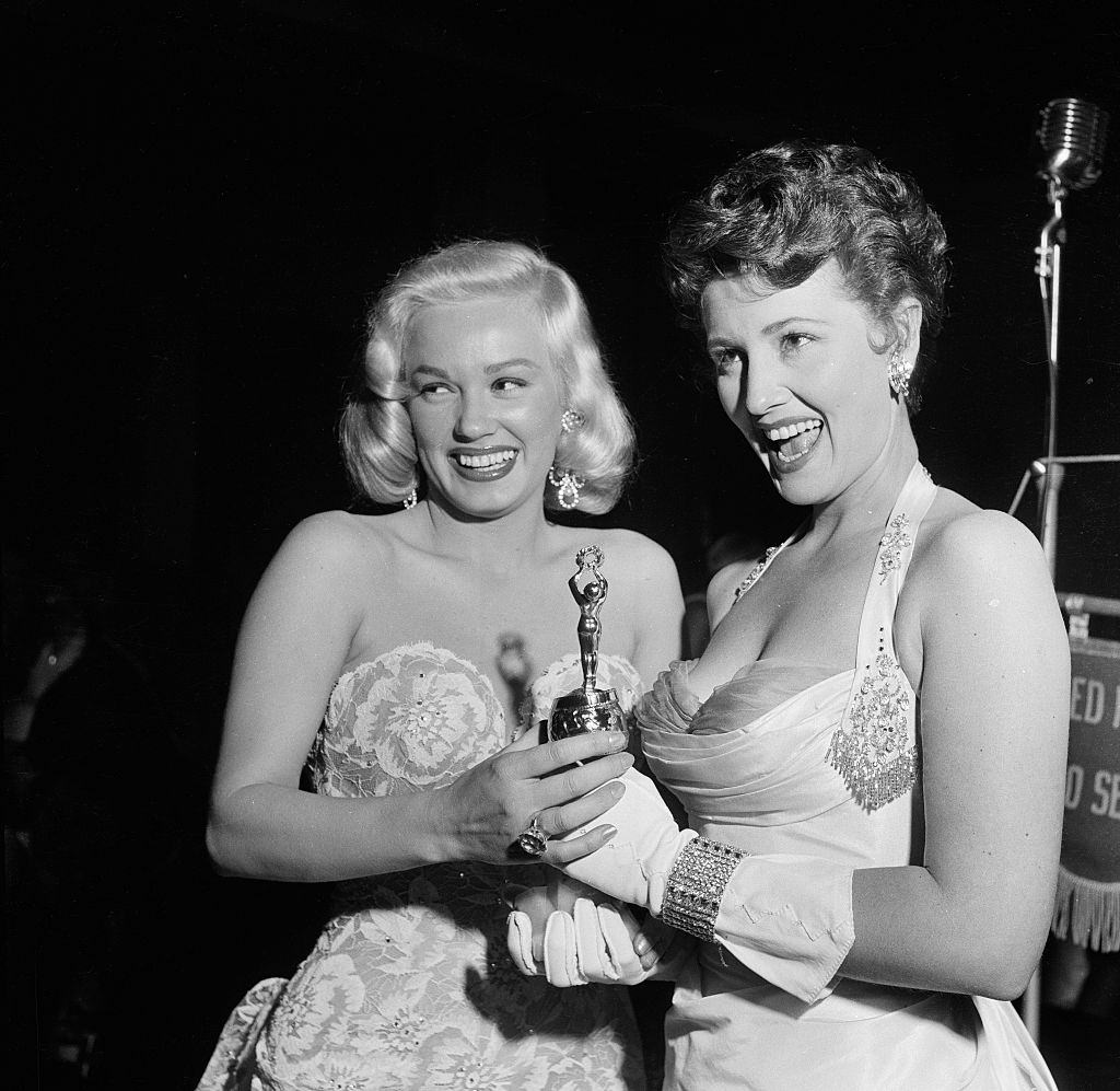Mamie Van Doren poses with Grace Kelly during the International Press Club Awards in Los Angeles, 1954.
