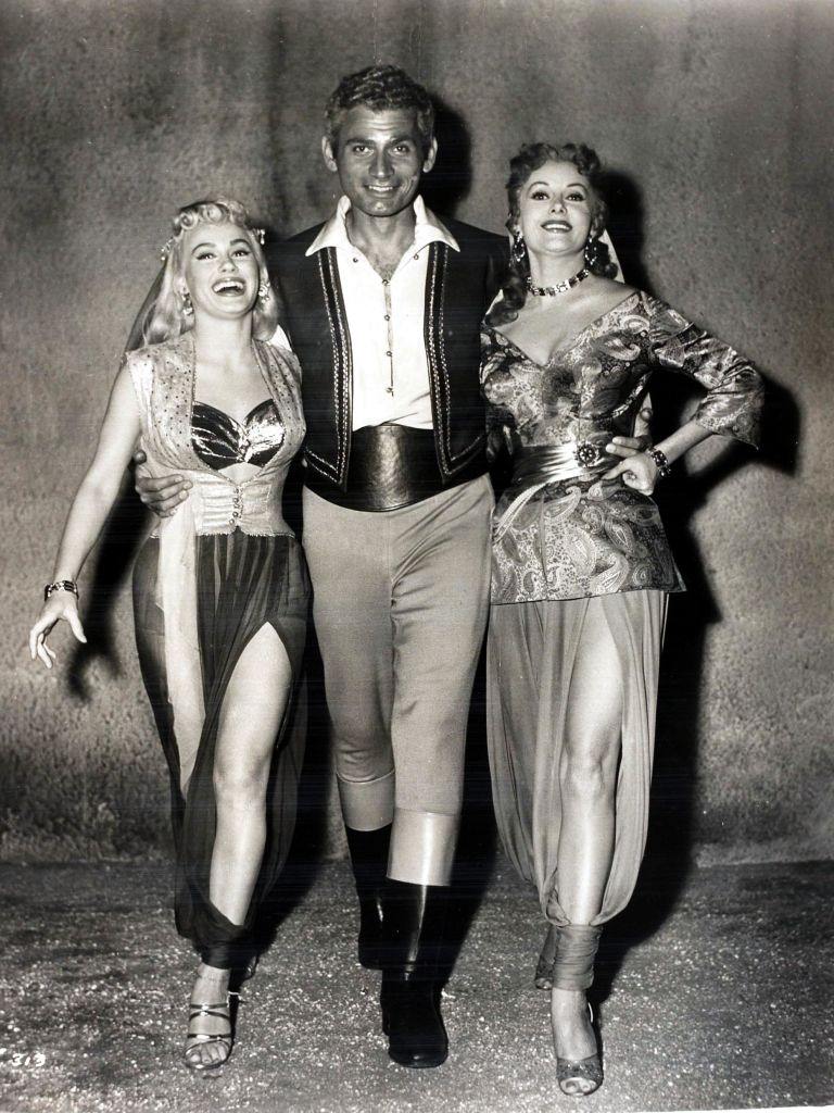 Mamie Van Doren with Rhonda Fleming and Jeff Chandler on teh set of 'Yankee Pasha', 1955