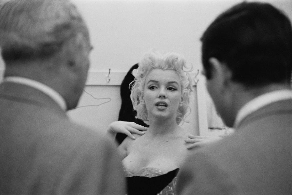 Marilyn Monroe complaining about her dress.