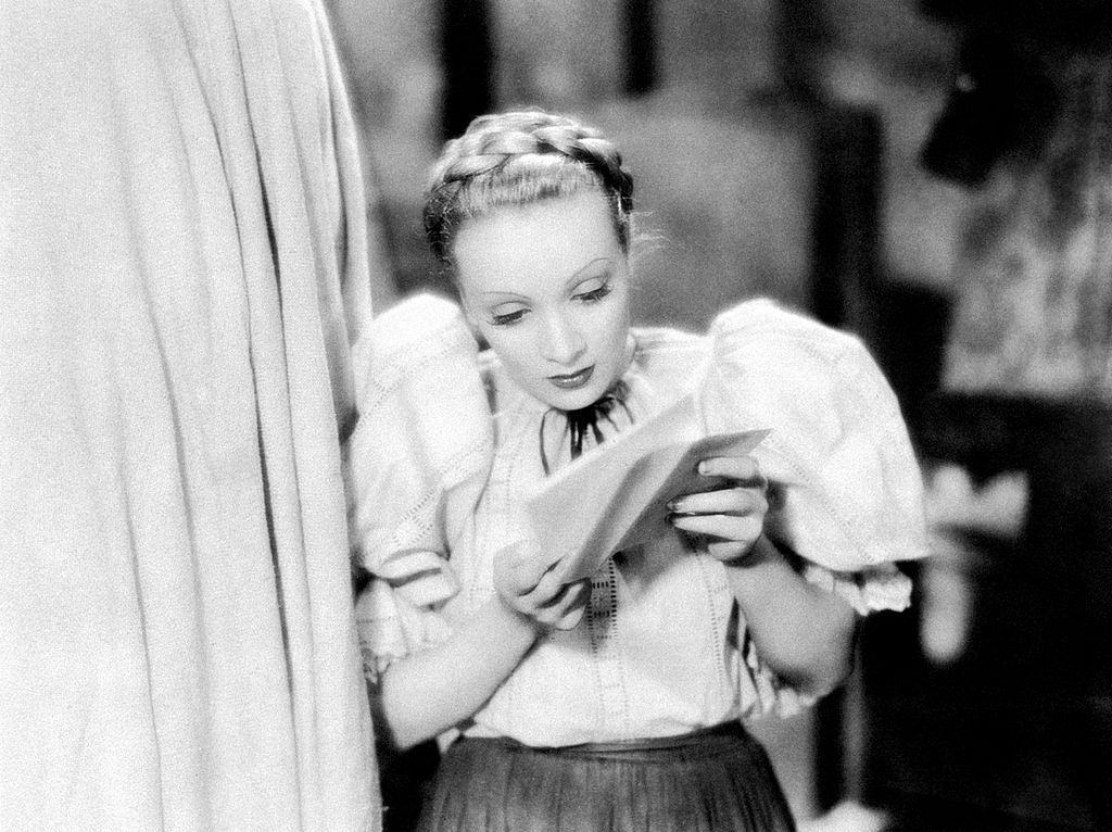 Marlene Dietrich reading a letter in the film The Song of Songs.