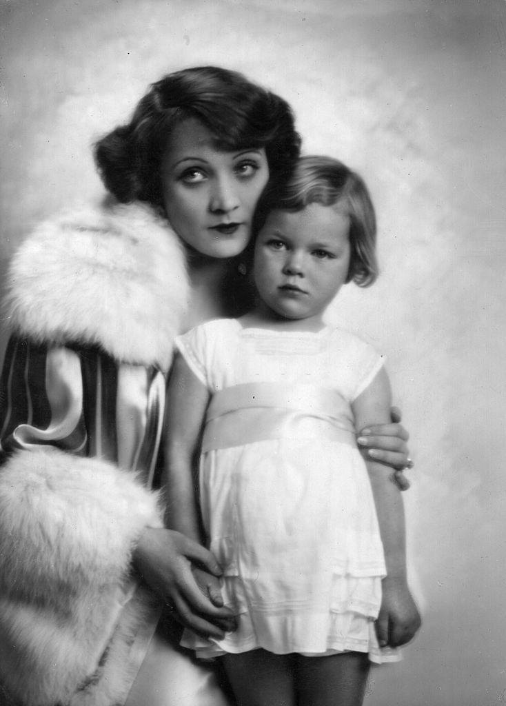 Marlene Dietrich with her young daughter Maria Siebe, 1929