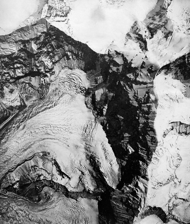 The head of a glacier immediately under the Everest massif.