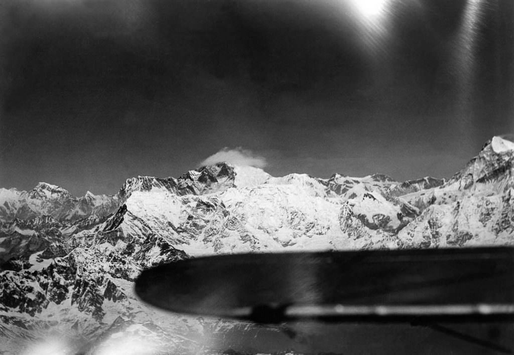 Everest, center, and Makalu, right.