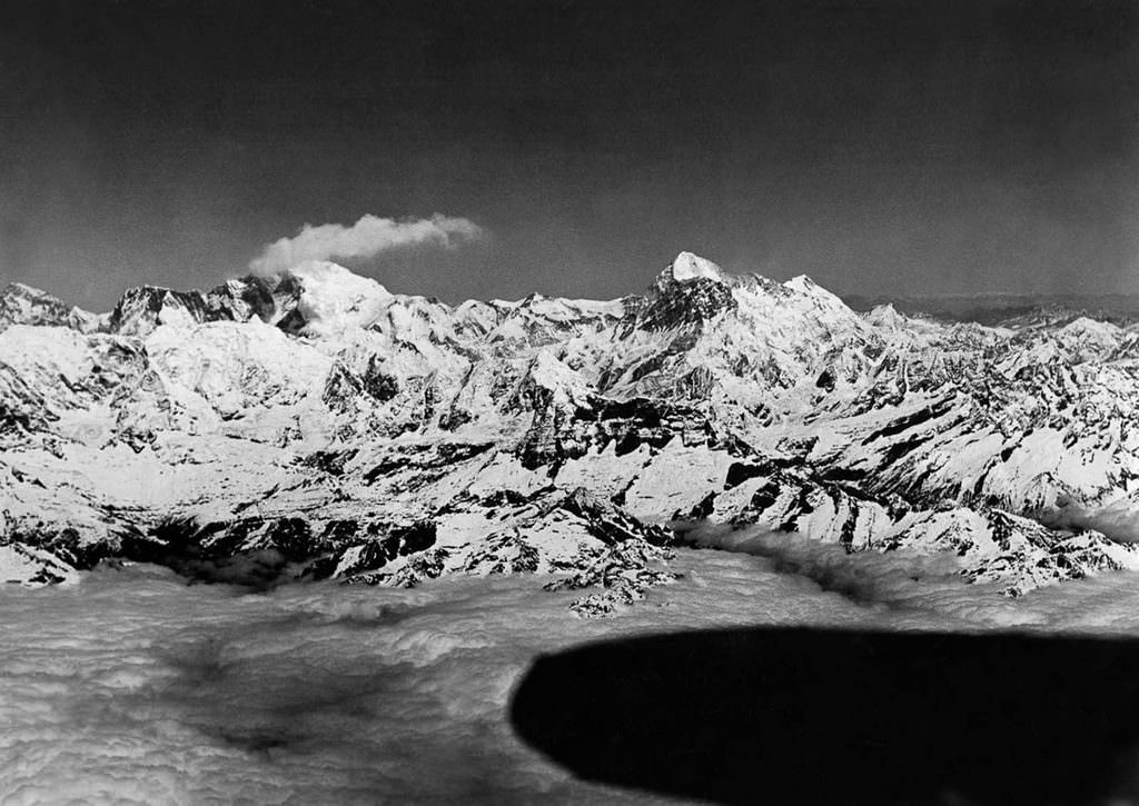 The expedition begins its return journey from Everest (left) and Makalu (right).
