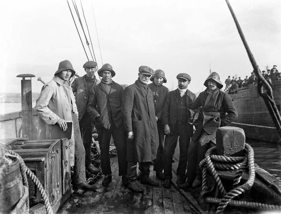 Crew members of the Norwegian vessel The Mexican, which ran aground on the Keragh Islands, 1914.