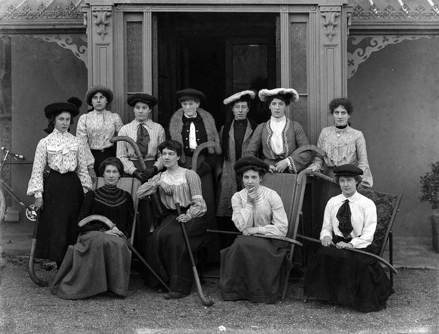 Field hockey players, 1904.