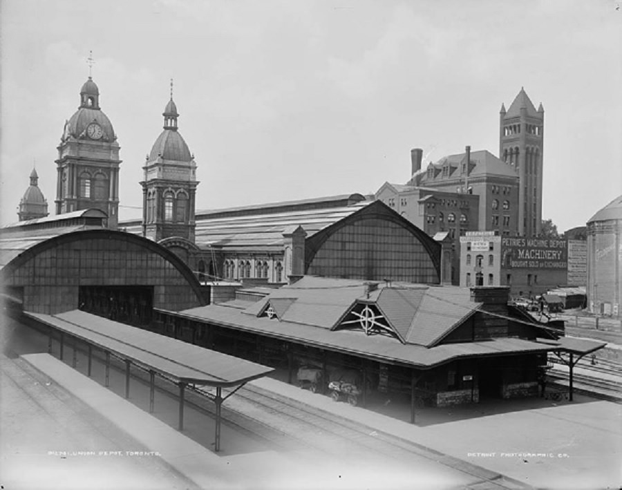 Old Union Station in Toronto, 1890s.