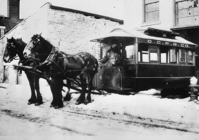 Horses dragged the trolleys on the tracks, 1871