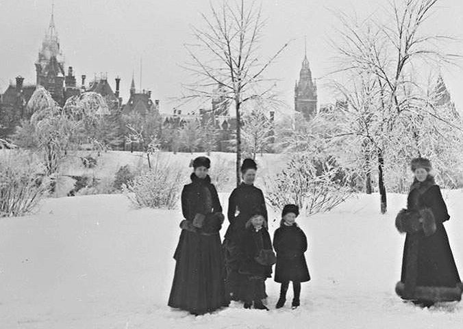 Family at Majors Hill Park, 1894