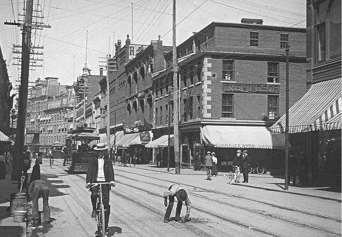 Construction of the Alexandra Bridge, 1898-1900