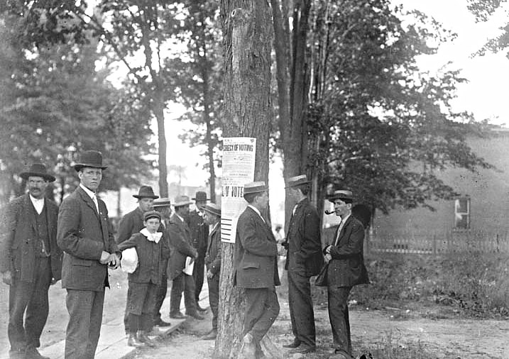 Election Day in front of Ottawa East town hall, 1890s