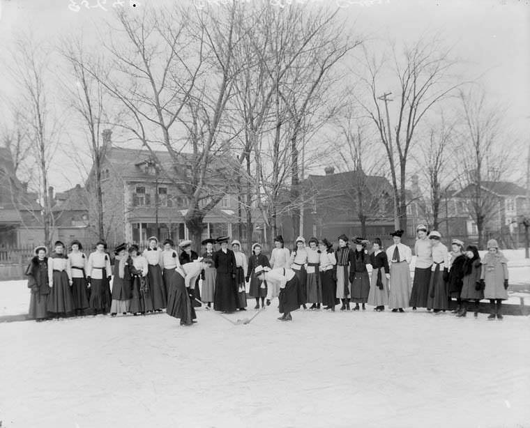 Ottawa Ladies College hockey group, 1899