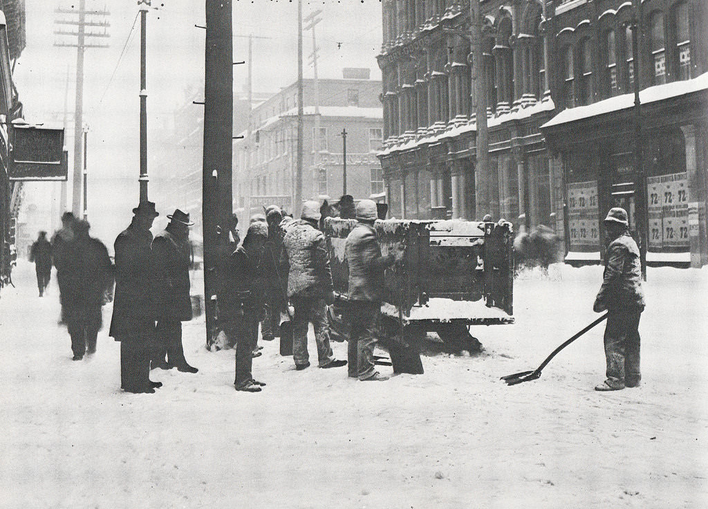 Snow clearing on Sparks St. in Ottawa, 1899
