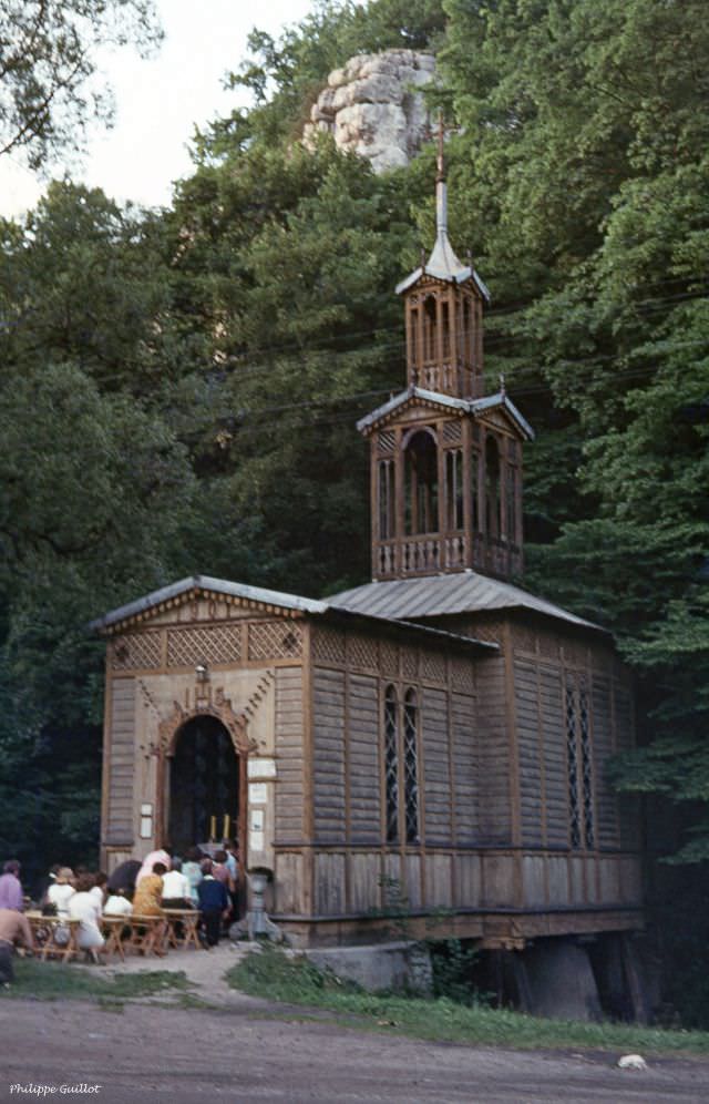 Chapel overflowing with faithful in Little Poland, July 1970