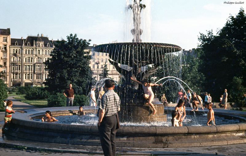 Fountain stormed by children. Warsaw, July 1970