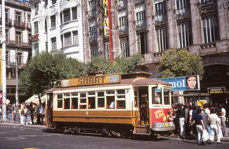 Porto STCP 154, a Brill type 4-wheel semi convertible tram on arrival at Praca da Liberdade on service 18 from Foz on 12 June 1976